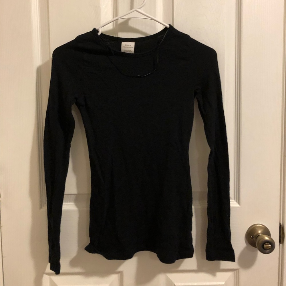 WARM BLACK SWEATER